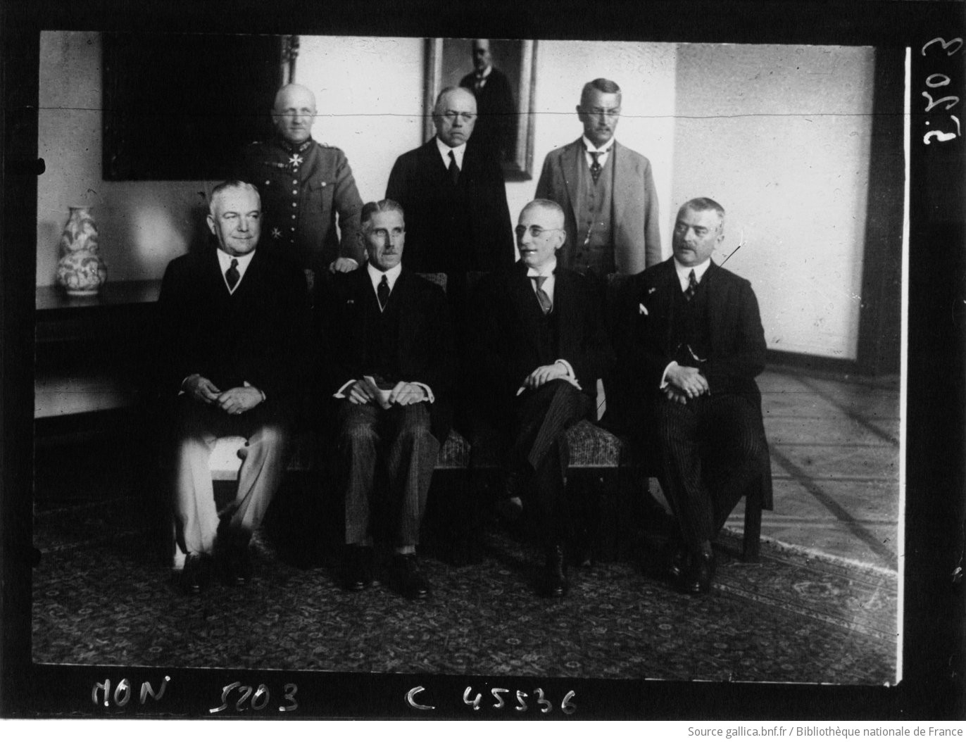 Quand la Droite joue avec le feu : l’effet Von Papen et la mécanique Hugenberg