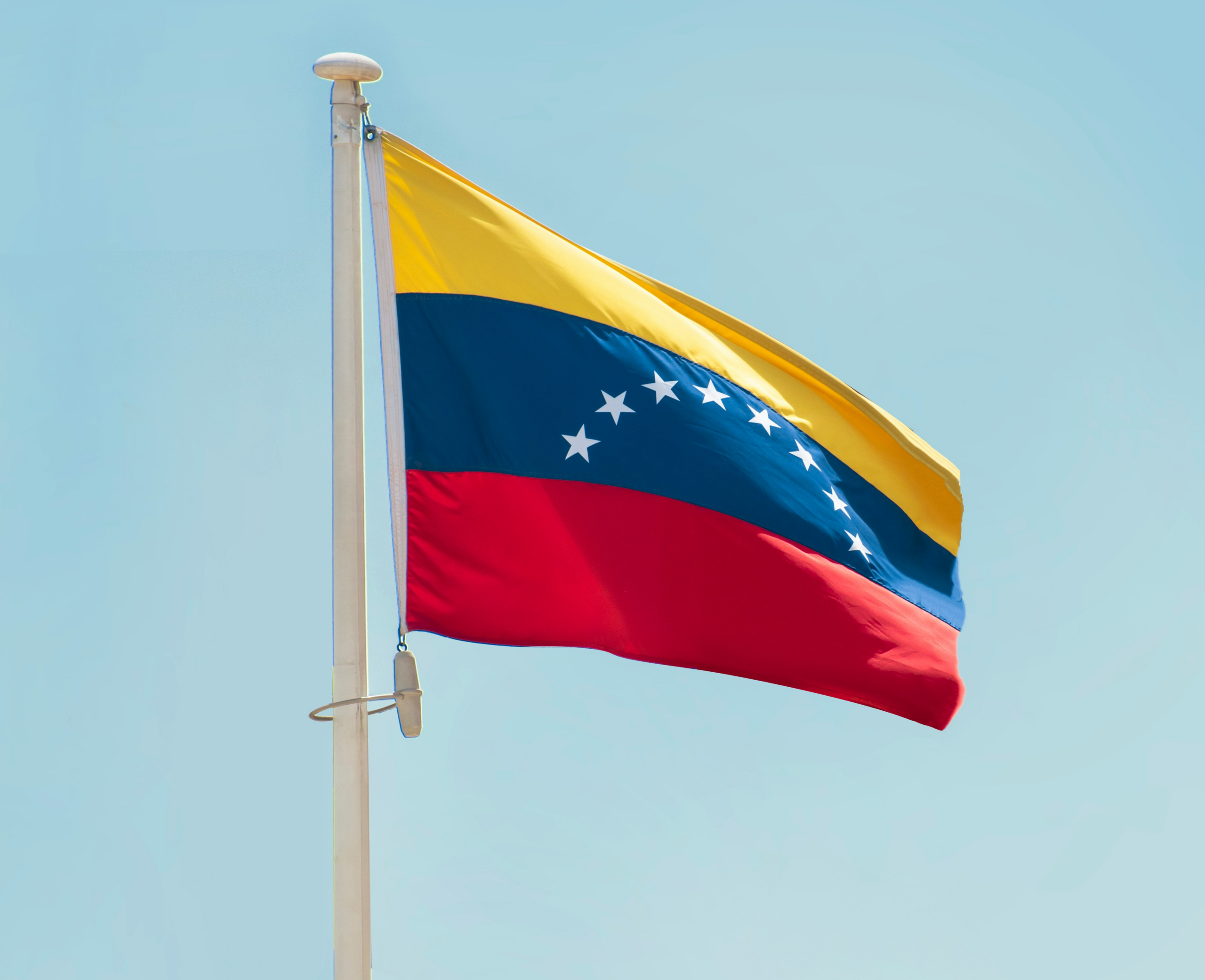 Venezuela : quand Emmanuel Macron abîme le rang de la France en s’alignant complètement sur le coup de force de Donald Trump