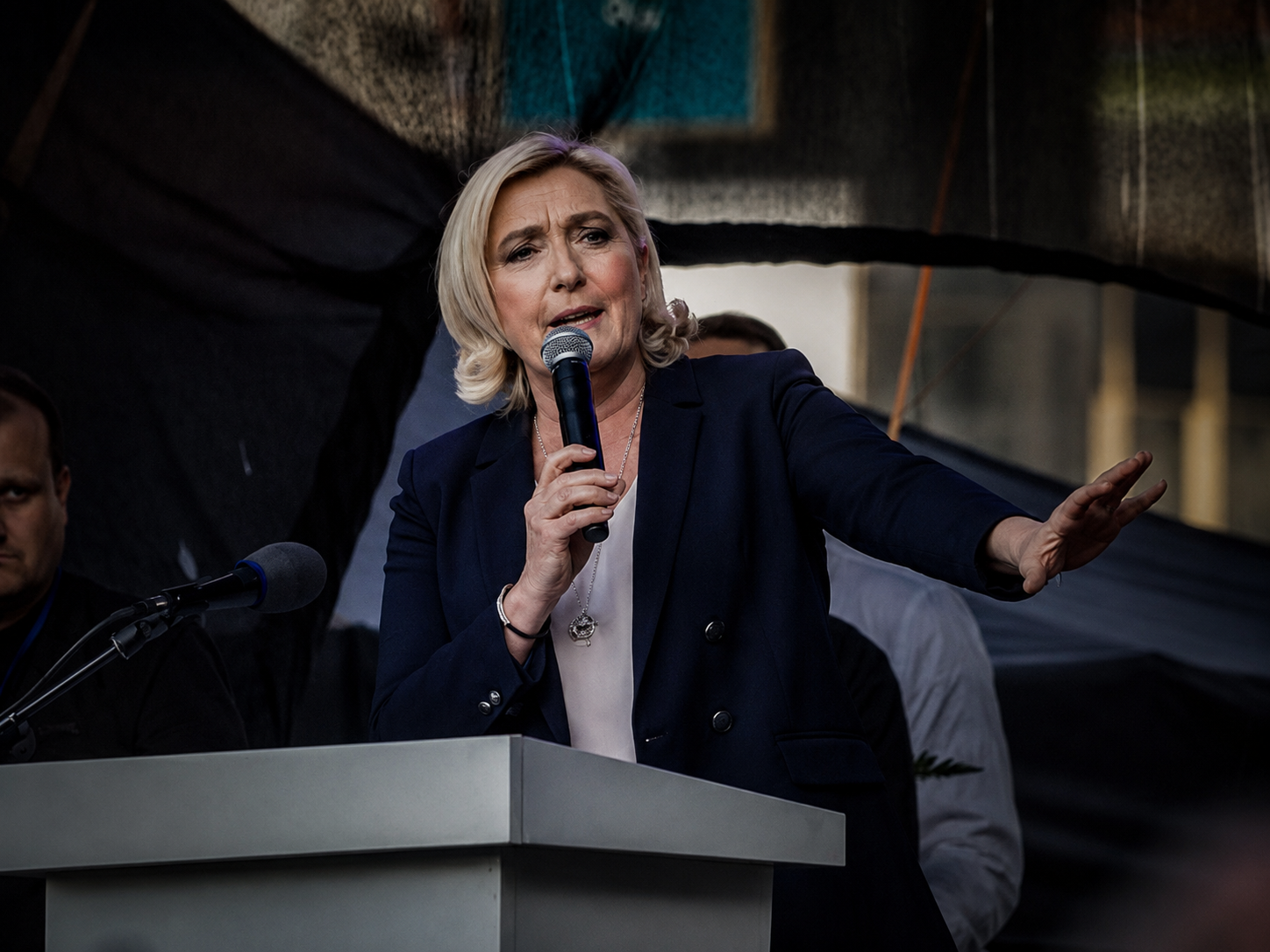 Marine Le Pen candidate en 2027 : le pari risqué d’une condamnée déjà en campagne